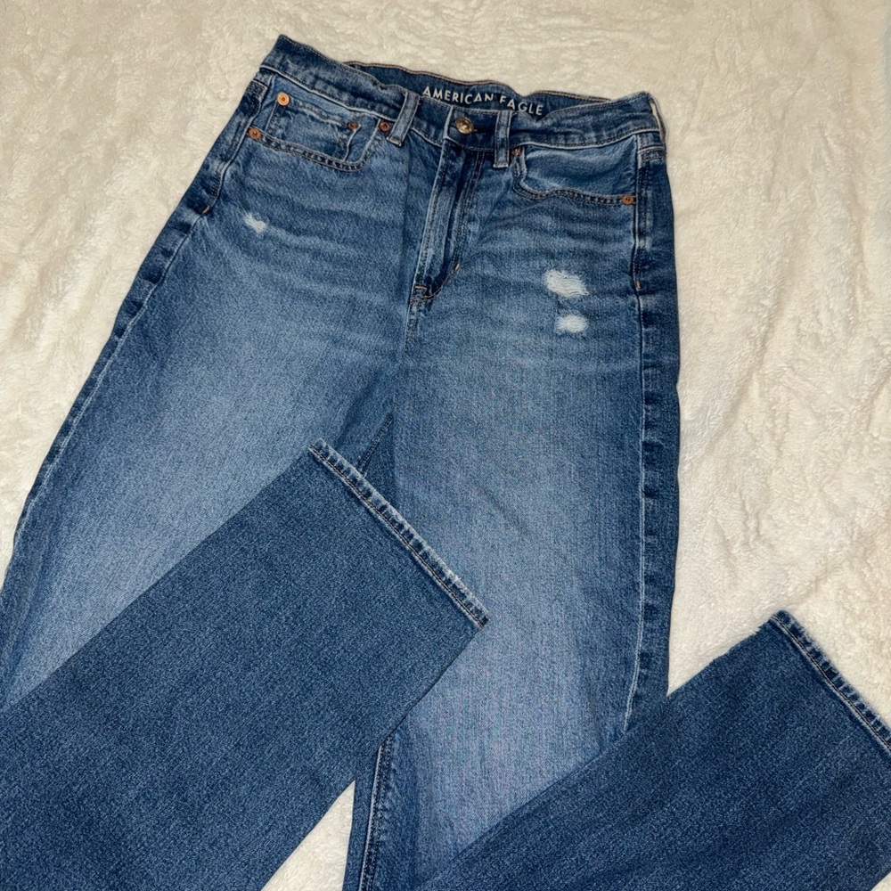American Eagle Outfitters Women's Distressed Straight Leg Jeans